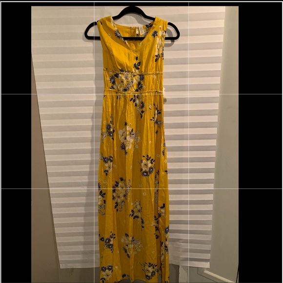 Dress - Picture 4 of 4